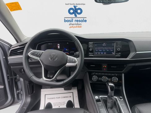Used 2024 Volkswagen Jetta SE w/ Panoramic Sunroof Package FWD image 14