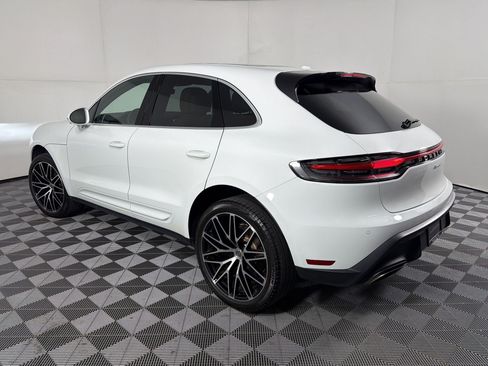 Certified 2024 Porsche Macan AWD/4WD image 3