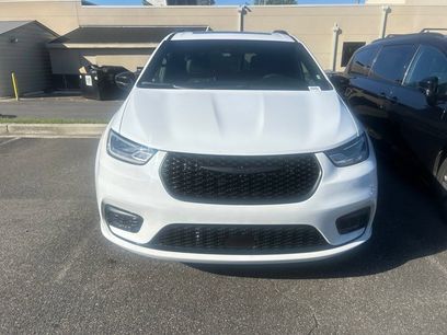 Used 2025 Chrysler Pacifica Limited
