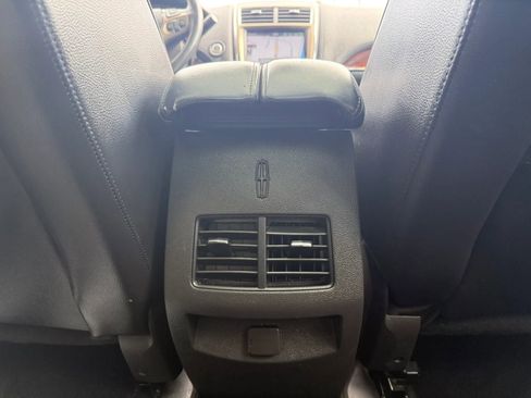 Used 2012 Lincoln MKX AWD image 18