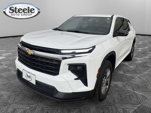 Certified 2024 Chevrolet Traverse LS FWD image 1