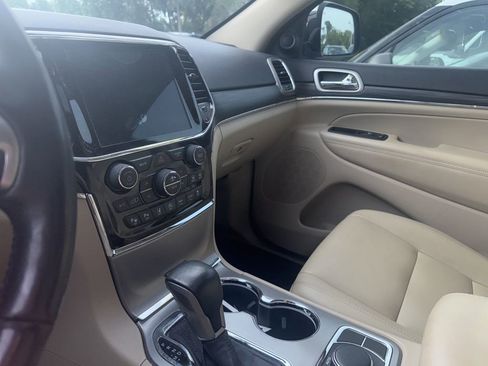 Used 2020 Jeep Grand Cherokee Limited AWD/4WD image 9