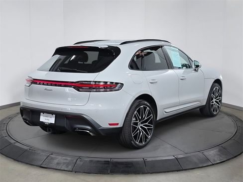 Certified 2025 Porsche Macan image 7