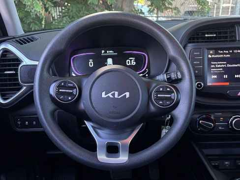 Used 2025 Kia Soul LX w/ LX Technology Package FWD image 24