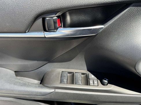 Used 2024 Toyota Camry SE image 19