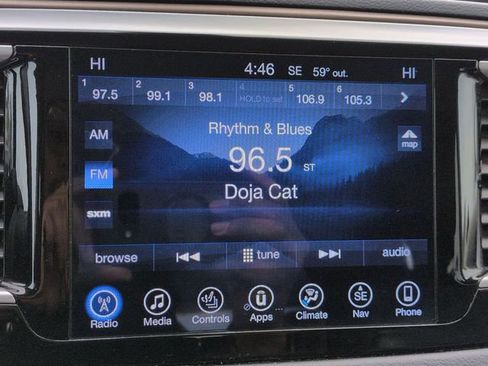 Used 2017 Chrysler Pacifica Touring-L w/ Tire & Wheel Group image 22