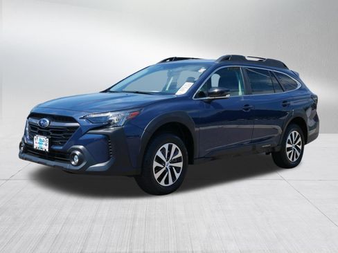 Used 2025 Subaru Outback Premium AWD/4WD image 3
