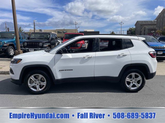 Used 2024 Jeep Compass Latitude AWD/4WD image 10