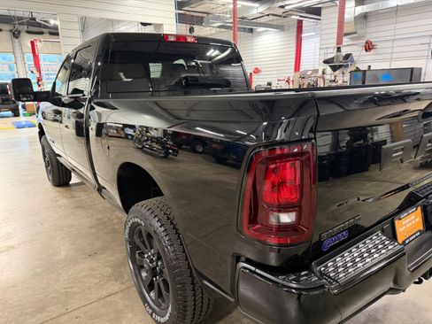 Used 2025 RAM 2500 Big Horn AWD/4WD image 24