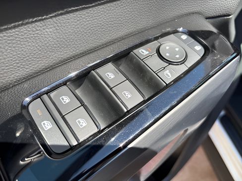 New 2026 Nissan Pathfinder SL w/ SL Premium Package AWD/4WD image 10