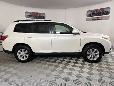 Used 2013 Toyota Highlander Plus image 2