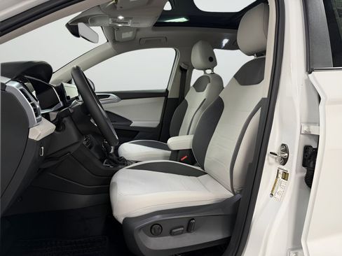 New 2025 Volkswagen Taos SE image 17