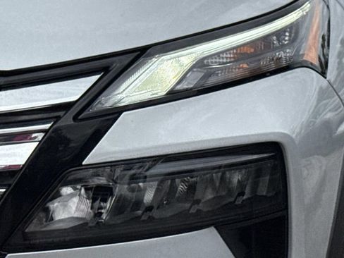 Certified 2025 Nissan Rogue SV FWD image 10