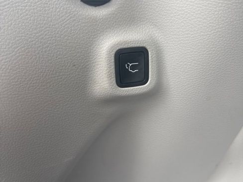 Used 2022 Jeep Compass Latitude w/ Sun and Sound Group image 10