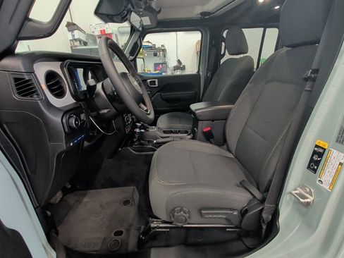 Used 2024 Jeep Wrangler Unlimited AWD/4WD image 10