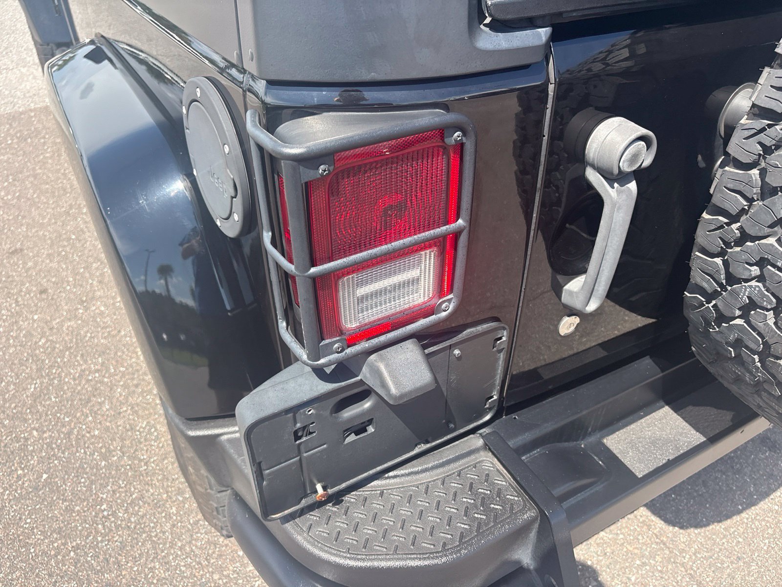 Used 2017 Jeep Wrangler Unlimited Sahara AWD/4WD image 12