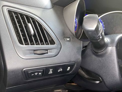 Used 2012 Hyundai Tucson GLS AWD/4WD image 24