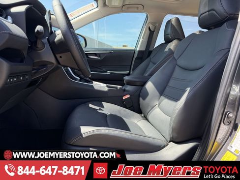 Used 2023 Toyota RAV4 XLE Premium image 27