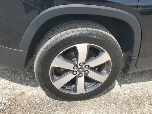 Used 2018 Chevrolet Traverse LT w/ LPO, Floor Liner Package AWD/4WD image 5