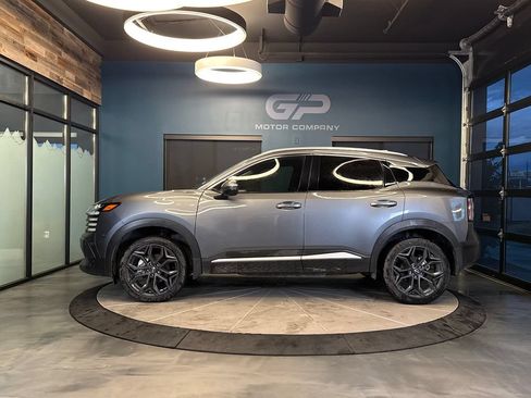 Used 2025 Nissan Kicks SR FWD image 6