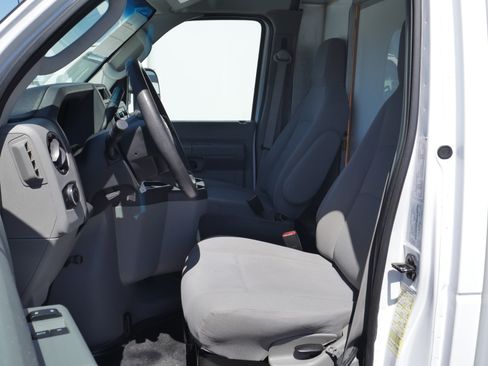 Certified 2024 Ford E-450 and Econoline 450 Super Duty RWD image 3