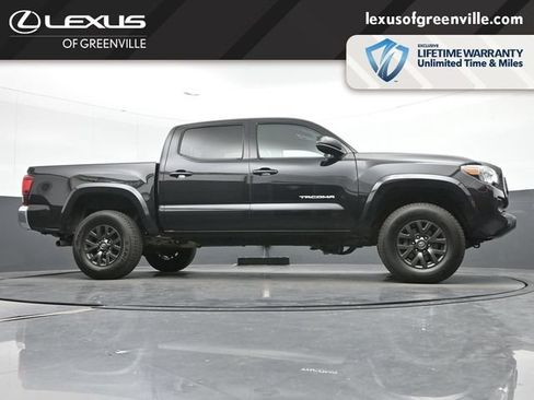 Used 2021 Toyota Tacoma SR5 AWD/4WD image 11