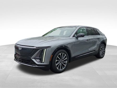 Used 2024 Cadillac Lyriq Sport RWD image 3