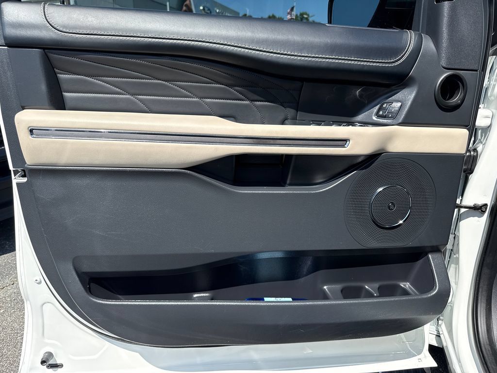 Used 2023 Ford Expedition Platinum RWD image 10