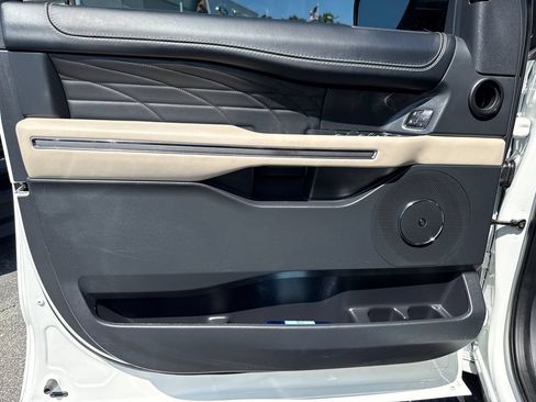 Used 2023 Ford Expedition Platinum RWD image 10