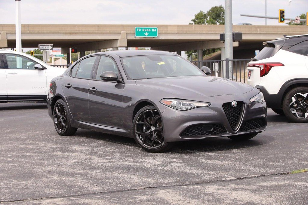 Used 2019 Alfa Romeo Giulia AWD image 2