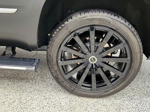 Used 2019 Cadillac Escalade Premium Luxury image 9