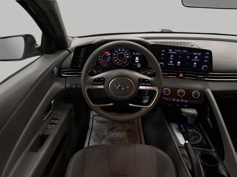 Certified 2023 Hyundai Elantra SE image 12