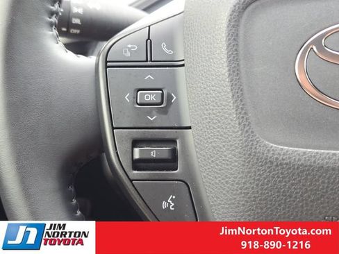 Used 2025 Toyota Prius LE FWD image 27