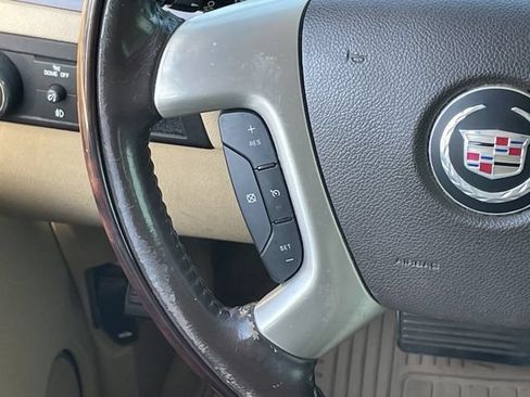 Used 2013 Cadillac Escalade AWD image 12