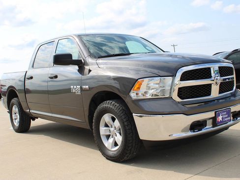 Used 2023 RAM 1500 Classic SLT w/ Protection Group AWD/4WD image 3