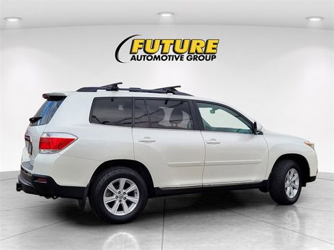 Used 2013 Toyota Highlander Plus image 3