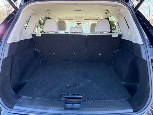 Used 2024 Nissan Rogue SV image 32