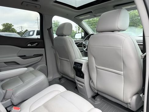 Used 2018 GMC Acadia SLT FWD image 17