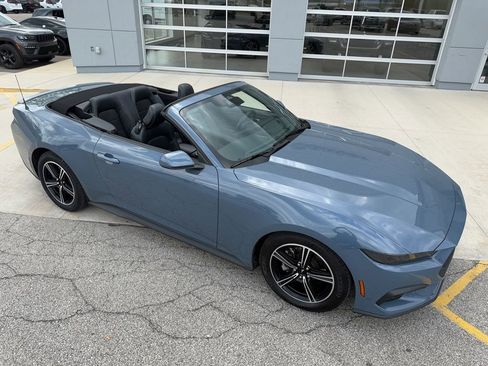 Used 2025 Ford Mustang Premium RWD image 32
