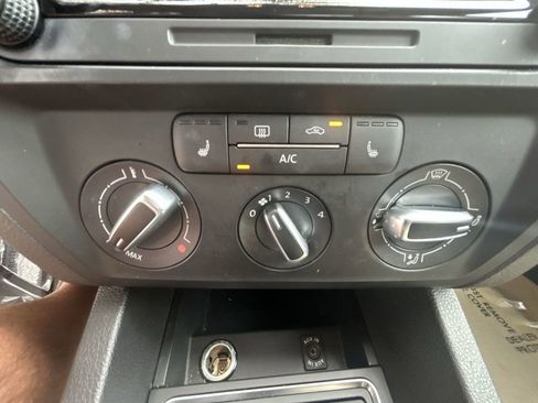 Used 2015 Volkswagen Jetta SE FWD image 19