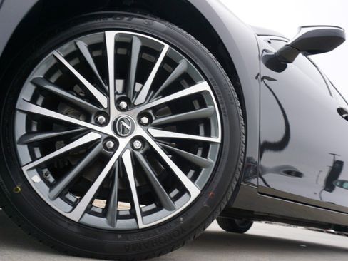 Certified 2025 Lexus ES 300h w/ Premium Package image 11