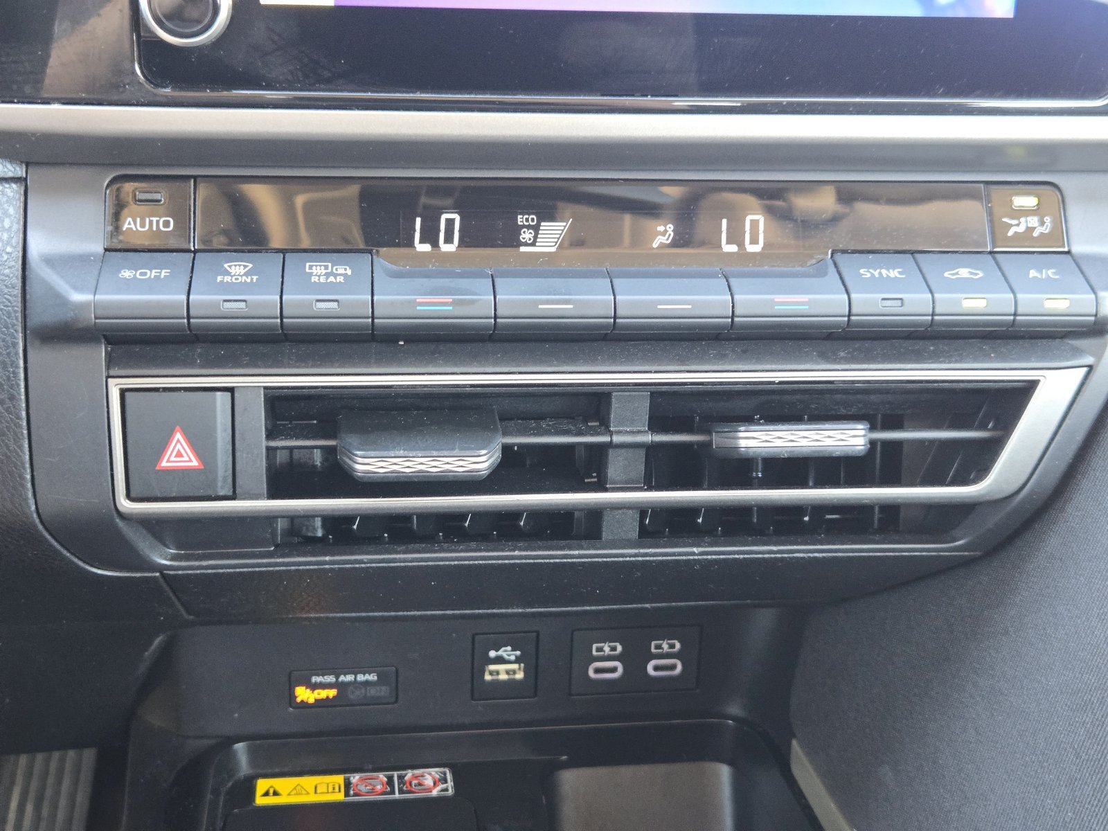 Used 2025 Toyota Camry LE FWD image 22
