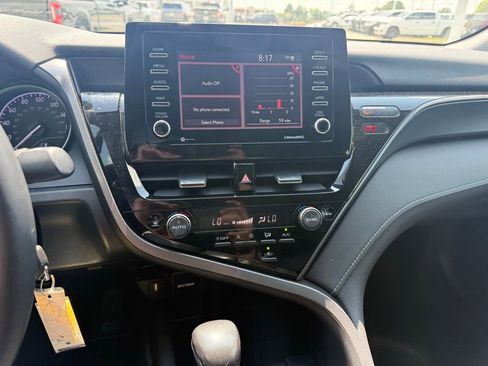 Used 2022 Toyota Camry SE FWD image 18
