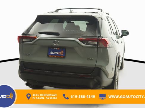Used 2022 Toyota RAV4 XLE Premium image 10