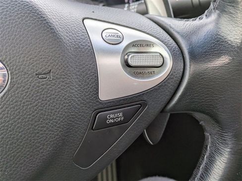 Used 2017 INFINITI QX70 Base w/ Premium Package image 29