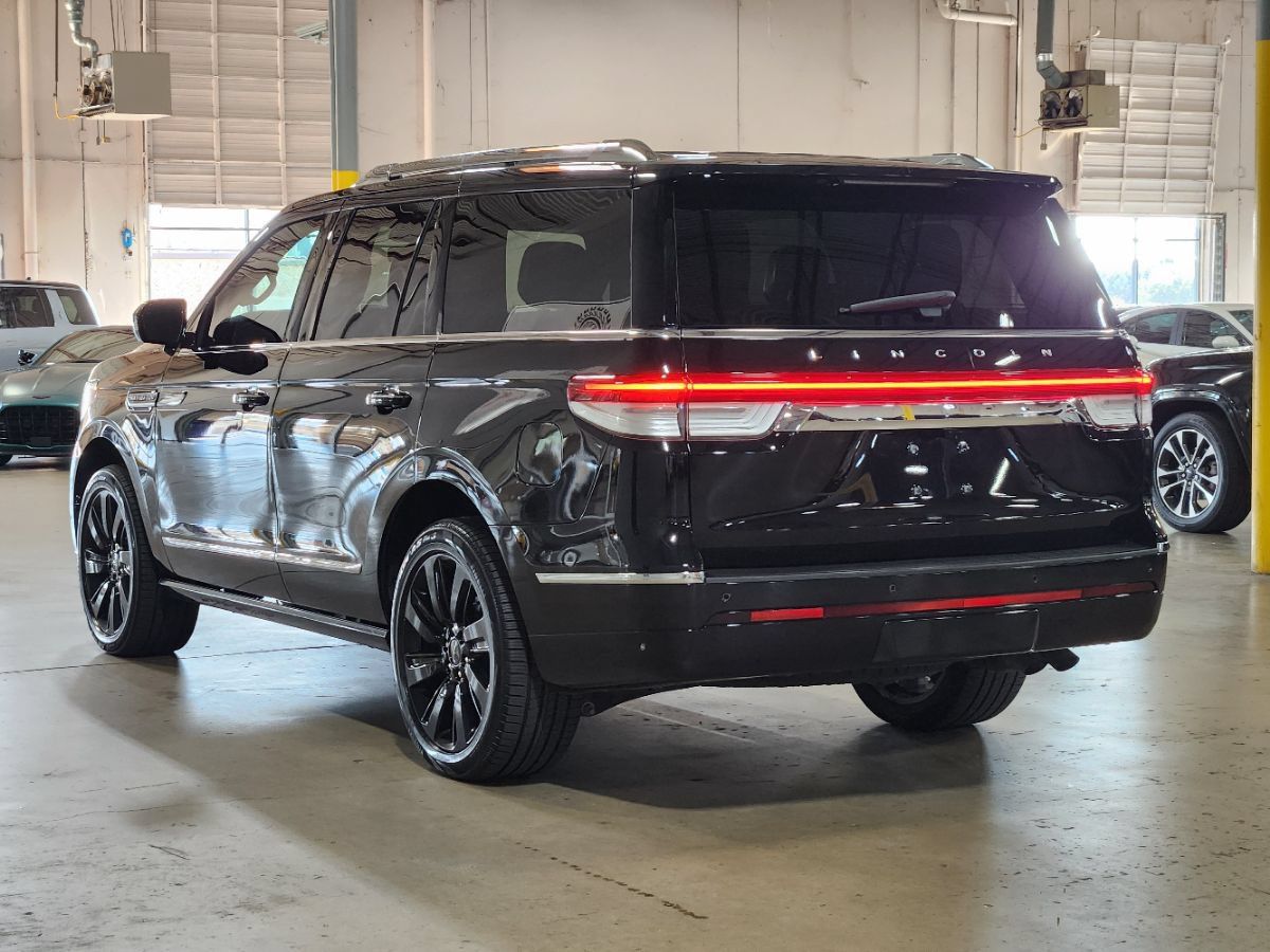 Used 2022 Lincoln Navigator Reserve AWD/4WD image 11