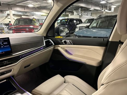 Used 2023 BMW X7 xDrive40i w/ Premium Package AWD/4WD image 25