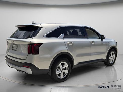 Certified 2026 Kia Sorento LX FWD image 7