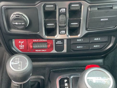 Used 2024 Jeep Gladiator Sport AWD/4WD image 13
