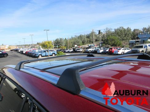 New 2026 Toyota Highlander Platinum image 9